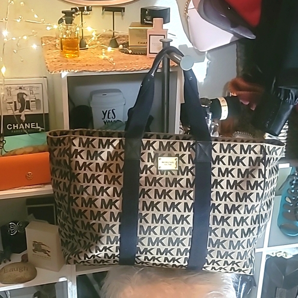 LARGE Michael Kors Weekender Bag - Picture 2 of 6